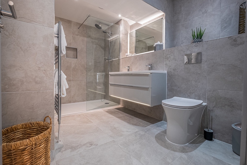 The Arran - Bathroom