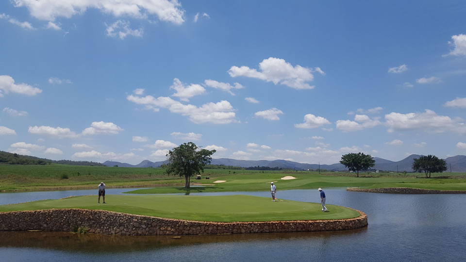 <h2>The Best of South Africa 2017</h2>14 Nights, 4 on Safari | 5 Rounds | Wine Tours & Sightseeing | November 3 – 17